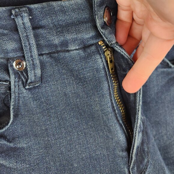 Good American Good Waist Crop Skinny Jeans Distressed Ripped Knees sz 2/26 - Picture 9 of 12